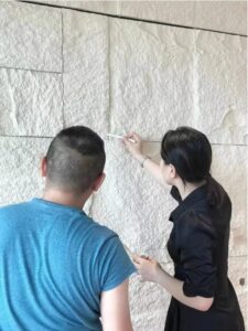 Thi công tấm pu giả đá