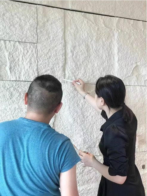 Thi công tấm pu giả đá