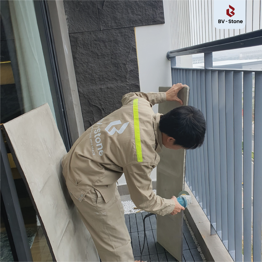 Thi công tấm ốp tường PU giả đá – nhanh, sạch, tiết kiệm